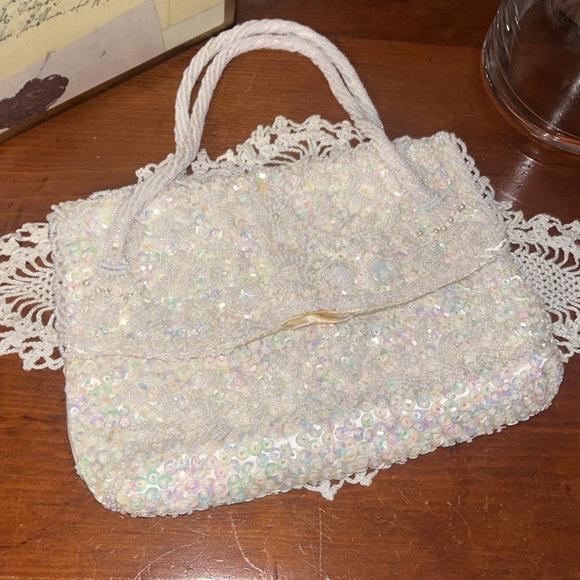 C Vivant & Sarnie Vintage Mid-Century Classic Iridescent Peal and Sequins Purse - Picture 13 of 14